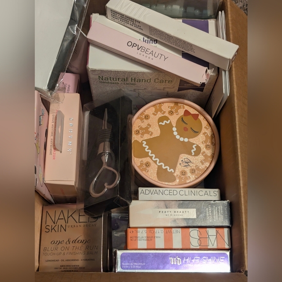 11 Pounds Of New And Sampled Assorted Beauty and Skincare Collection - Picture 3 of 16